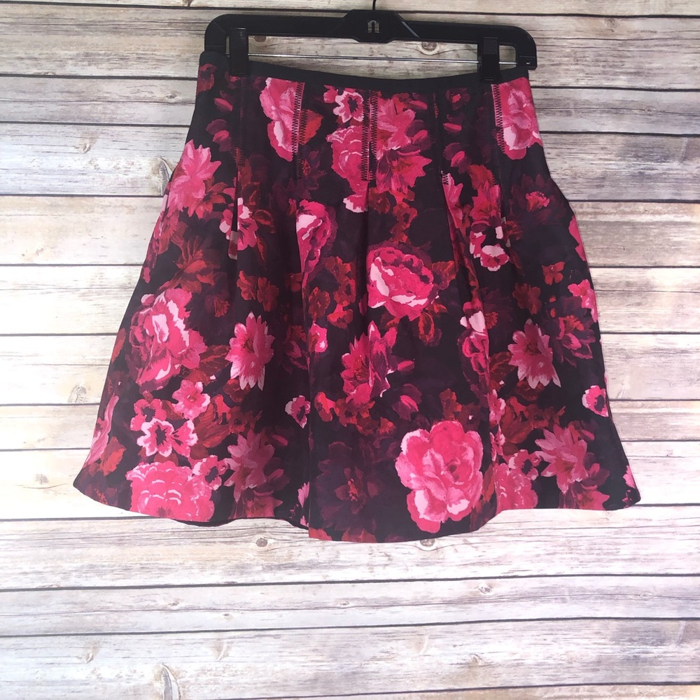 COPY - GAP Scuba floral skirt size 2
